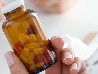 Pénzért, szexért árult opiátos gyógyszereket több tucat orvos az USA-ban