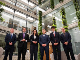 Minisztériumok éjszakája: Magyar Péter Orbán Viktor és Rogán Antal százmilliárdokból felújított munkahelyén videózott