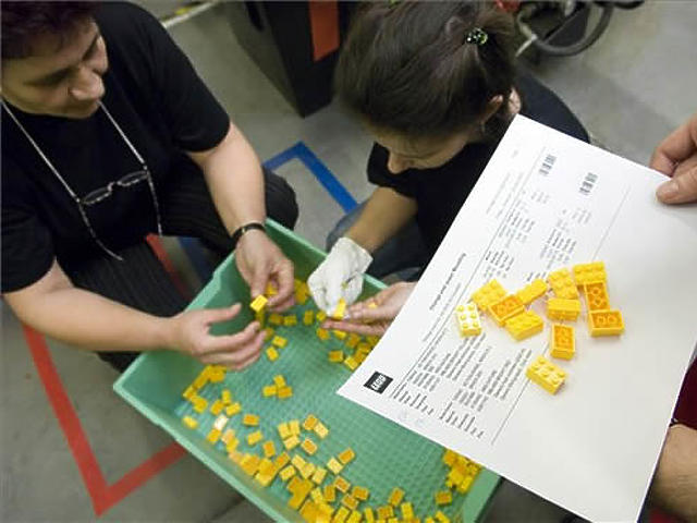 Felavatták a LEGO gyárát Nyíregyházán