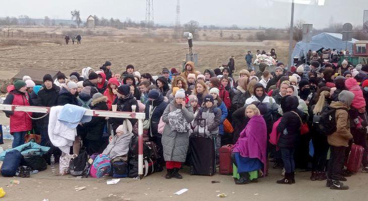 Ukrán menekültek a lengyel határnál (fotó: Unian)
