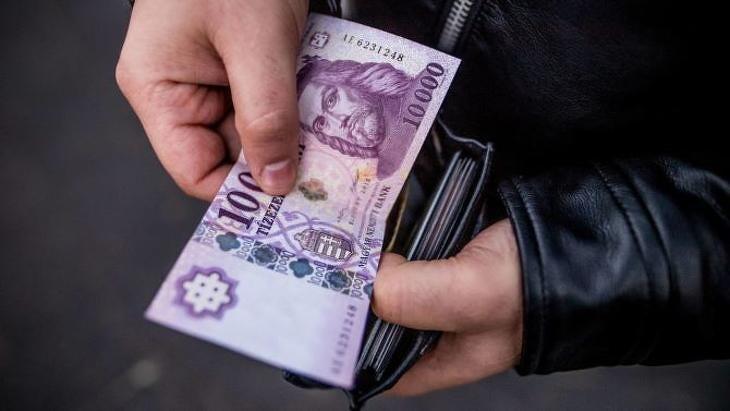 Magasabb béreket akarnak