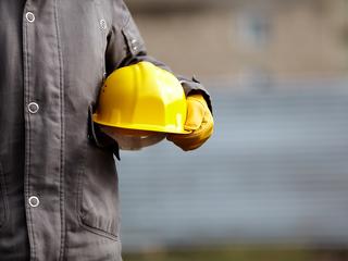 Szigorítást javasol vendégmunkás-ügyben az építőipari szakszövetség
