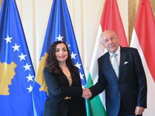 Vjosa Osmani-Sadriu és Sulyok Tamás