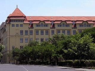 Kigyulladt az elitgimnázium épülete Budapesten