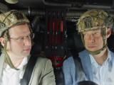 Szokatlan pozícióban bukkant fel Gulyás Gergely