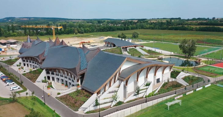 A nagyszabású karácsonyi esemény a felcsúti Puskás Akadémia Sport- és Konferenciaközpontban volt