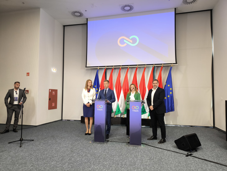 Balról jobbra: Forsthoffer Ágnes, Magyar Péter, Bujdosó Andrea és Tóth Péter