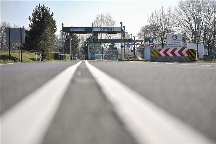 A lezárt Létavértes-Székelyhíd határátkelőhely a magyar-román határon Létavértes közelében 2020. március 16-án. MTI/Czeglédi Zsolt