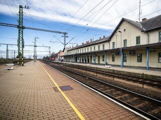 “A vasút szétesése folytatódik” – nemzetközi fővonal süllyedt veszélyes szintre, ezért kellett lezárni