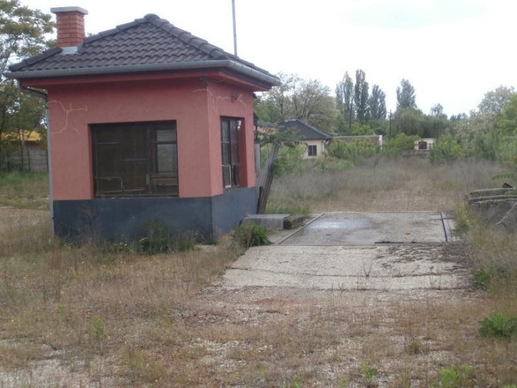 Az épület aprócska, az árcédula viszont horrorisztikus