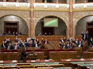 Kiüríthetik az Országházat, új helyen ülésezhet a parlament