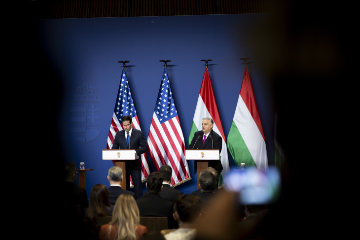  Orbán Viktor és Marco Rubio a tárgyalásuk után tartott közös sajtótájékoztatón a Karmelita kolostorban