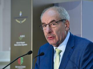 Sulyok Tamás döntött lemondásának ügyében, videózott egyet