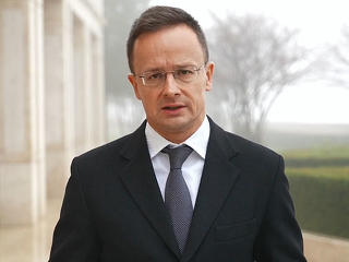 Újabb migránsonzásra használta a V4-ek fórumát a magyar külügyminiszter