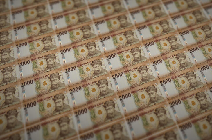 Csak úgy röpködnek a tízmilliárdok