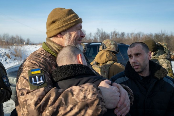 Így tértek haza az ukrán hadifoglyok. Fotó: Twitter (X)/Volodimir Zelenszkij