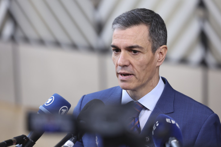Pedro Sánchez illegálisnak tartja az Irán elleni háborút  