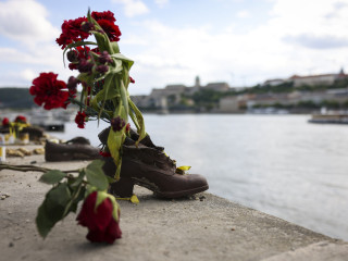 Cipők a Duna partján – holokauszt emlékmű