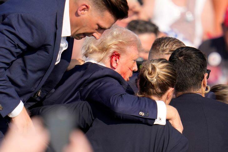 Elképzelhető, hogy a majdnem az életét követelő merényletkísérlet utóhatásai miatt viselkedik még a szokásosnál is furcsábban Trump