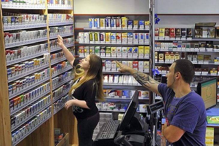 Milliárdok tűntek el a legális piacról a nemzeti dohányboltok megjelenése után (MTI fotó)