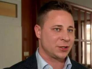 Házi őrizetben is kaszál Schadl György, már közel negyedmilliárdot keresett