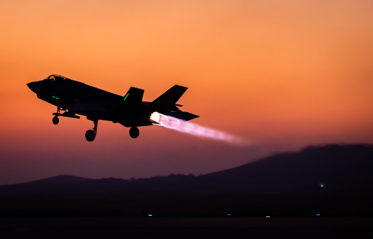 Izraeli F-35-ös gép emelkedik a levegőbe. Utántöltés nélkül nem jutnak elég messzire?