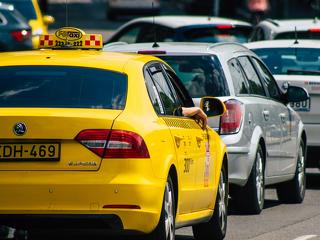 Nagyot estek a budapesti kötelező-díjak - rengeteg taxis tűnt el a piacról