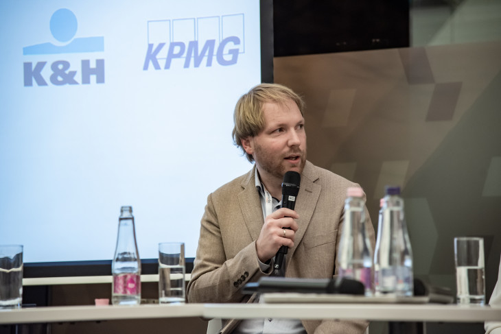 Wieder Gergő úgy véli, hogy a cégeknek be kell tudniuk árazni a fenntarthatósági projektek megtérülését