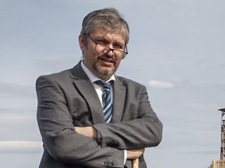 Hadházy Ákos távolságtartással is képes szemlélni
