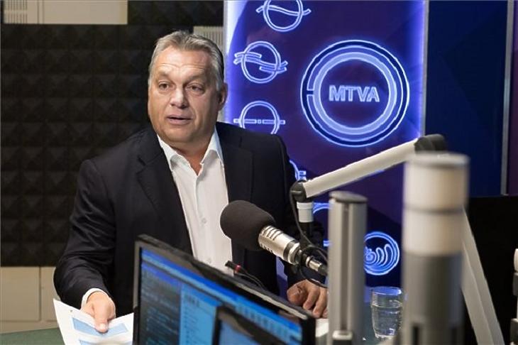 Orbán Viktor a Kossuth Rádió stúdiójában, egy korábbi alkalommal. (Fotó: MTI)