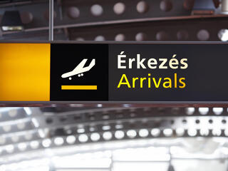 Szinte lángoló kerékkel végzett kényszerleszállást egy gép Ferihegyen