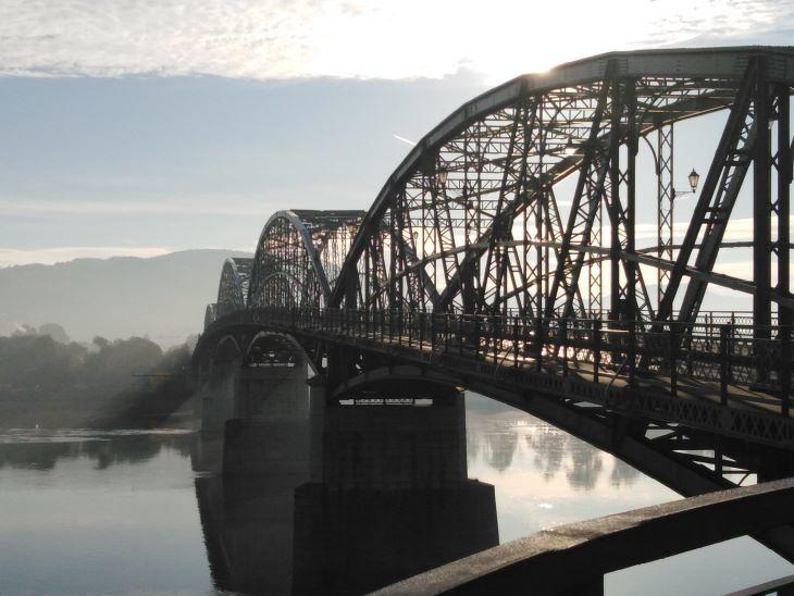 A Mária Valéria híd Esztergom. A túlpartra csak átvizsgálás után mehetünk? Fotó: mfor/Mester Nándor