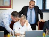 Pénteken kiderül, mekkora mínusszal adja át a kasszát az Orbán-kormány