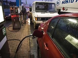 Kicsit csökken az üzemanyagok ára szerdán