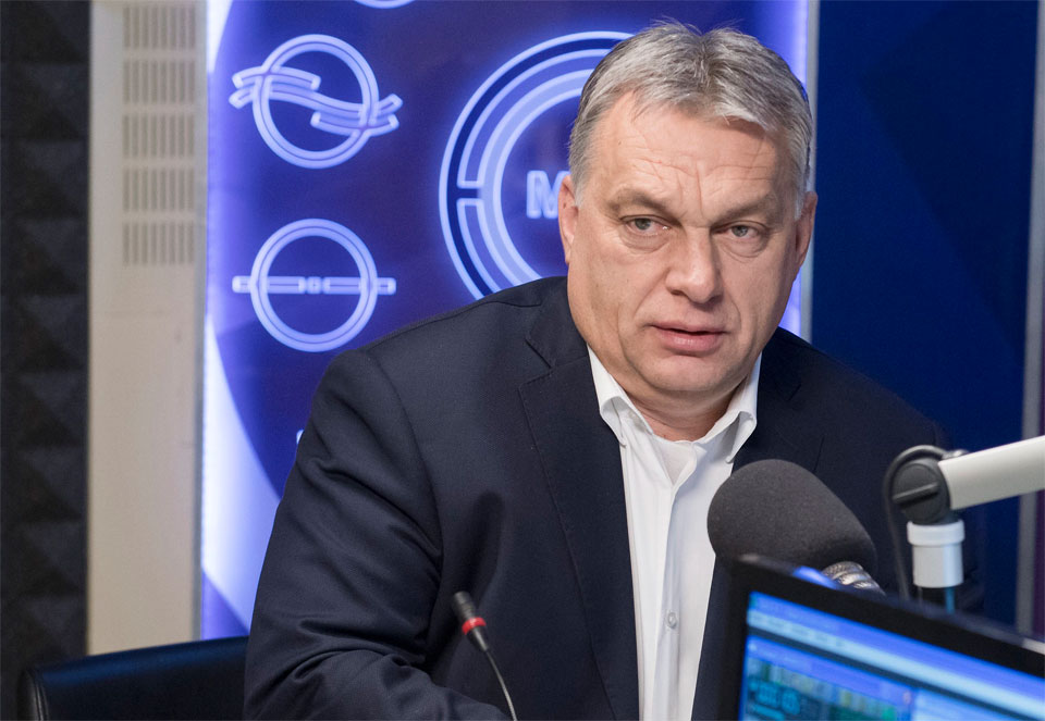 Orbán Viktor a Kossuth Rádió stúdiójában, még egy korábbi alkalommal. (MTI)