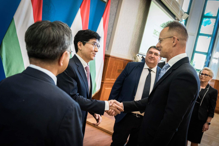 Szijjártó Péter külgazdasági és külügyminiszter a BC GEN Hungary Kft. új beruházásának bejelentésén még a nyáron