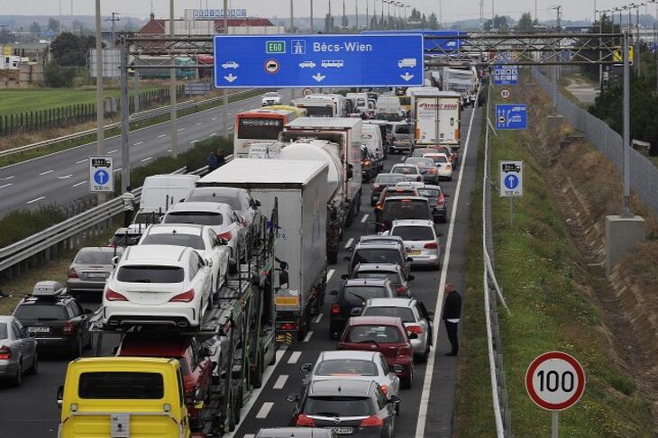 A nagy forgalomtól hamar elhasználódik a beton