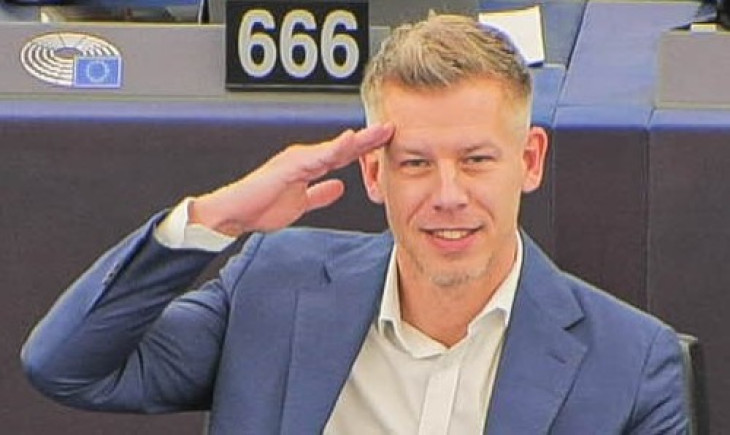 Magyar Péter üdvözli Varga Mihályt?
