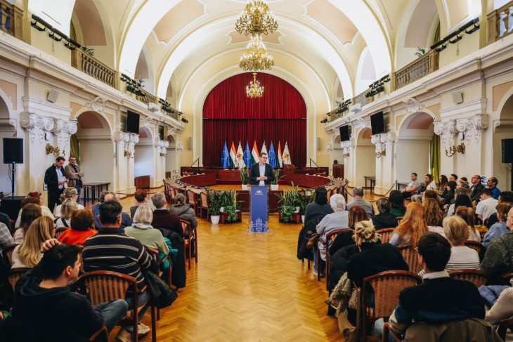 Letették az esküt a szavazatszámlálók