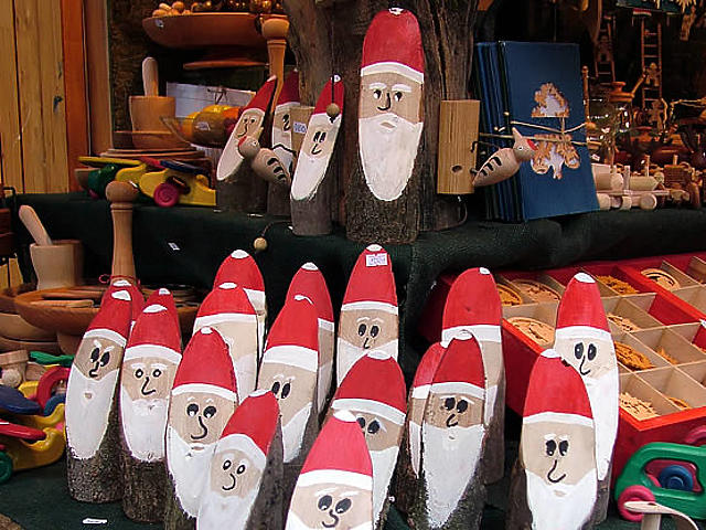 Karácsonyi vásár a Vörösmarty téren
