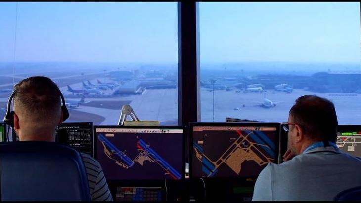 A légi irányítók keresnek a legtöbbet a KSH adatai szerint. Fotó: youtube