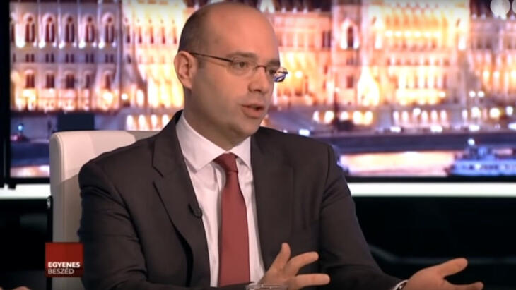 Mráz Ágoston Sámuel, a Nézőpont és az Observer Budapest vezetőjeként az ATV Egyenes beszéd című műsorában