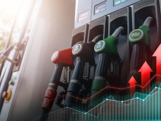 Töretlenül csak felfele mennek az árak. Fájó lélektani szint előtt a gázolja ára. Fotó: Depositphotos