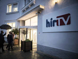 Orbán Viktor miniszterelnök érkezik a Hír TV stúdiójába 2020. október 7-én