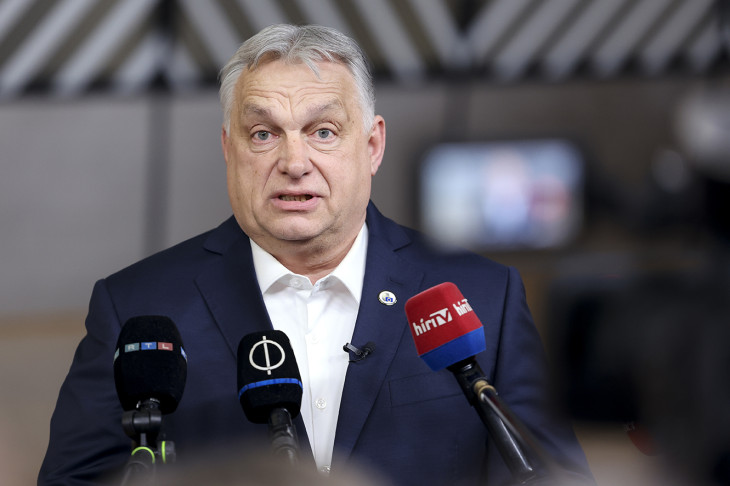 Orbán Viktor válaszol újságírói kérdésekre a csütörtöki brüsszeli uniós csúcs után