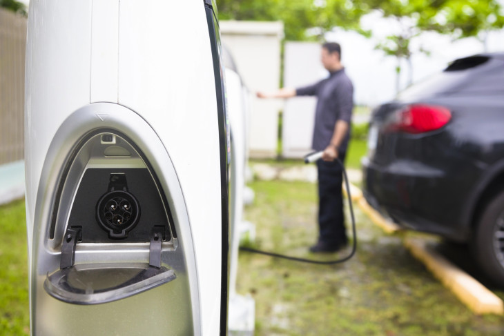 Egy csapásra sokat veszít vonzerejéből Magyarországon a plug-in hibrid.