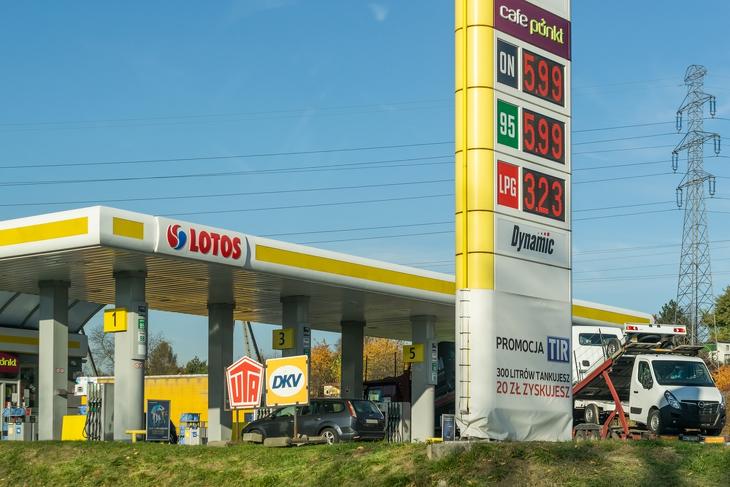 Lotos benzinkút a lengyelországi Czeladź-ban - hamarosan zöldbe öltözik? Fotó: Depositphotos 