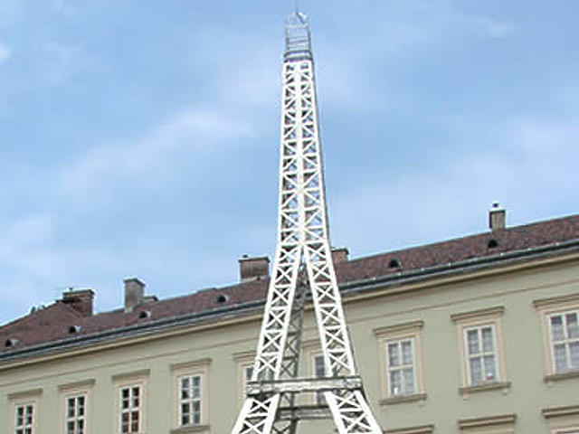Eiffel-tornyot avattak Budapesten