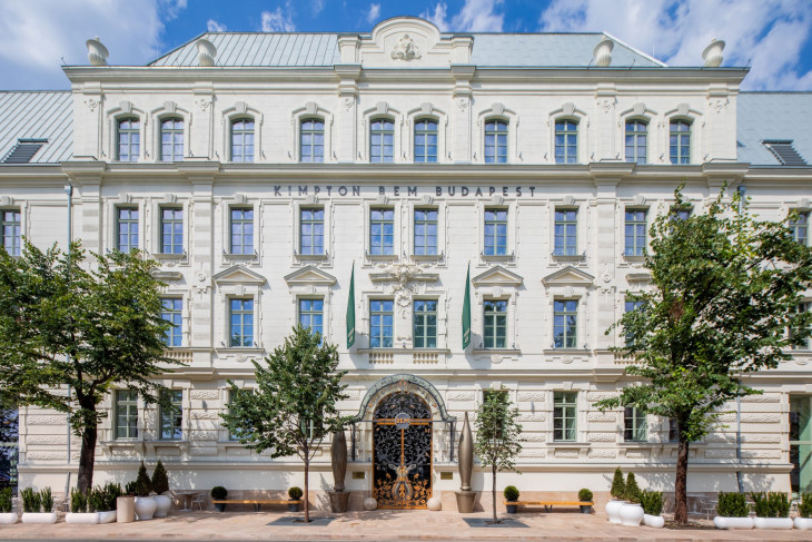 A Kimpton hotel főbejárata a Bem téren