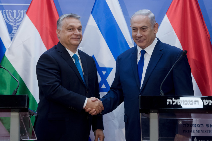 Orbán Viktort fogadja Benjámin Netanjahu Jeruzsálemben 2018. júliusában